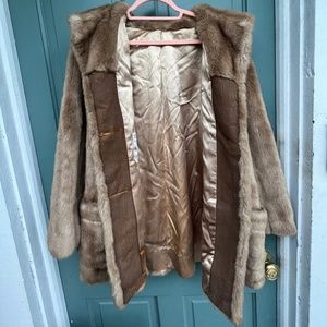 Minçara Faux Fur Coat Retails $250